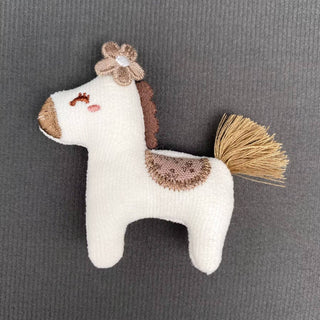 Mio Queena white linen-cotton horse brooch with brown mane, floral accent, gold tassel tail