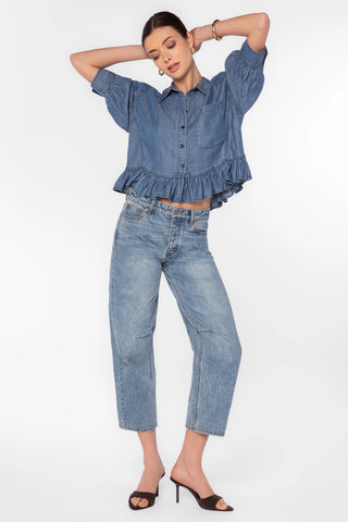 Cropped blue chambray shirt with ruffle hem and short sleeves, button-front
