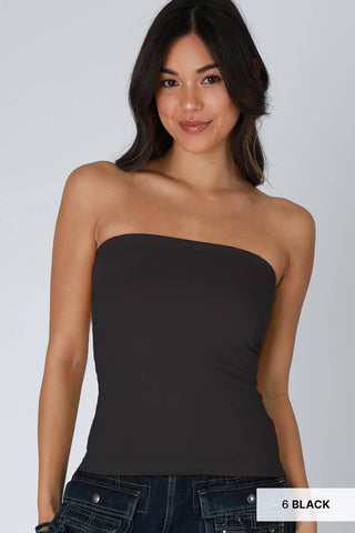 NIKIBIKI black two-layer strapless tube top paired with blue jeans
