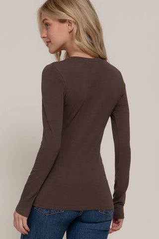 Women's fitted dark brown long sleeve crew neck jersey top with jeans